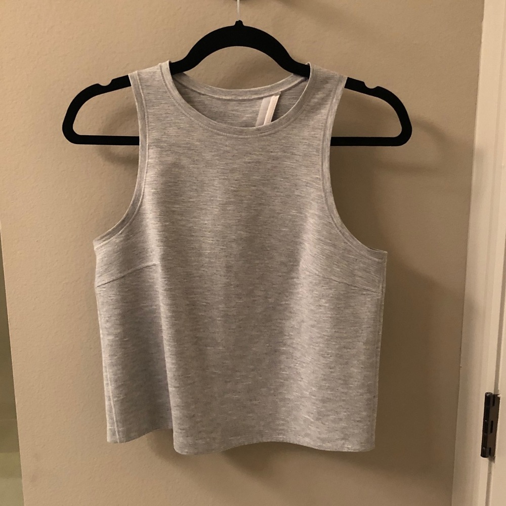 Cropped lululemon workout top